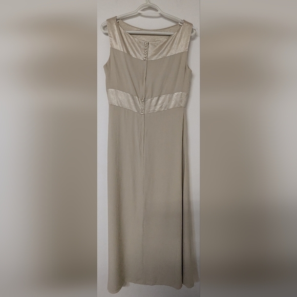 Classic Style Floor Length Maxi Evening Gown Wedding Guest Dress in Champagne - Picture 3 of 9